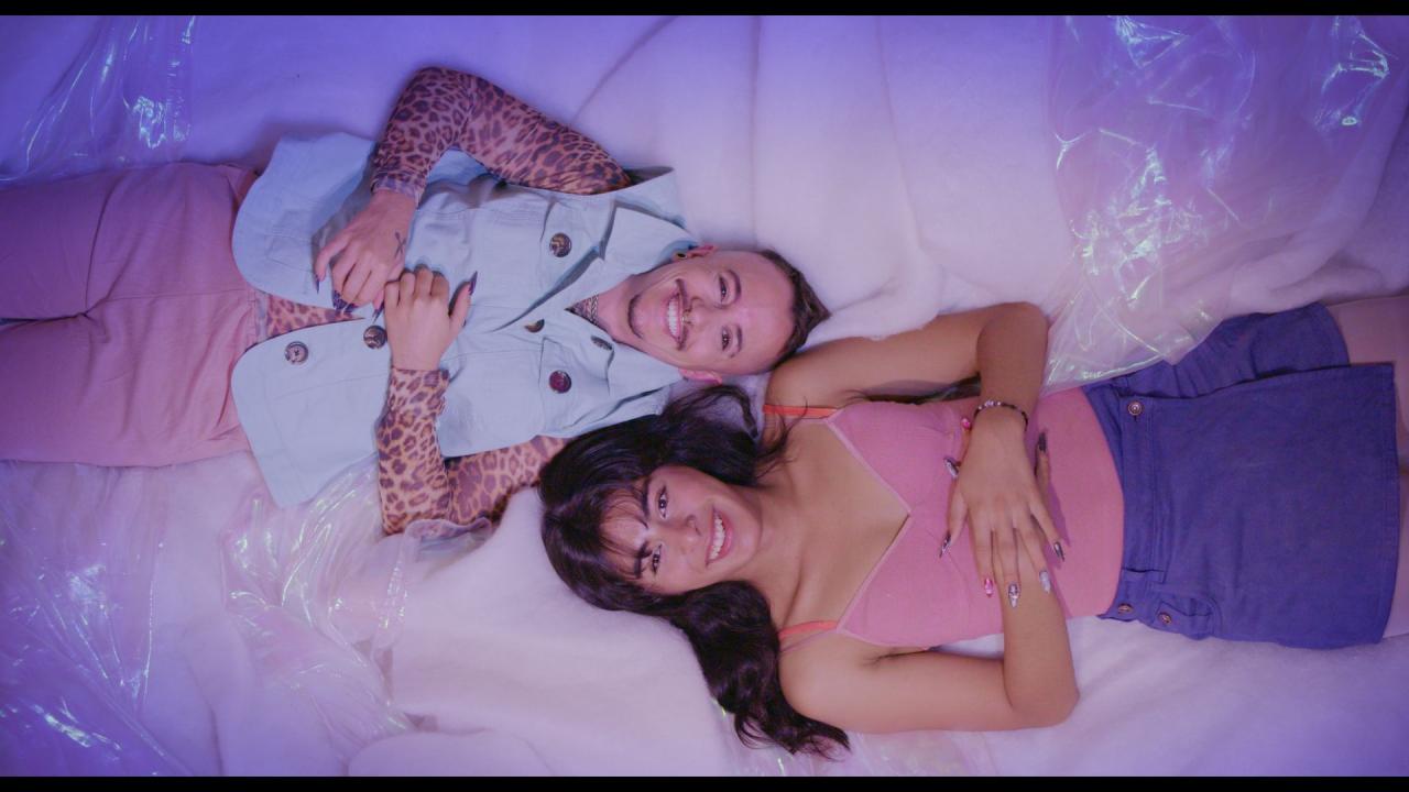 Two people featured in the film Niñxs lying next to each other.