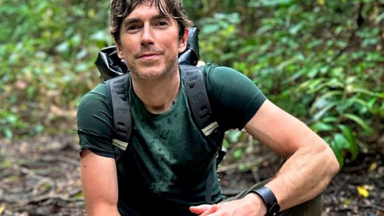 SIMON REEVE PORTRAIT PHOTO.png