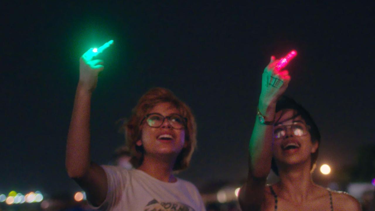 Hummingbirds - Middle Fingers - Silvia Del Carmen Castaños (L) Estefanía _Beba_ Contreras (R).jpg